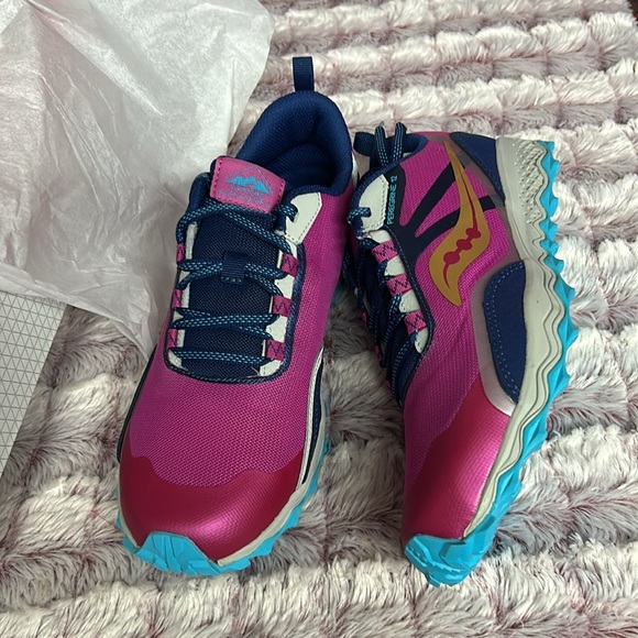 Saucony Unisex-Child Peregrine 12 Shield Sneaker size 6.5 - Picture 3 of 5